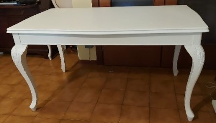 tavolo-classico-laccato-gambe-sciabola